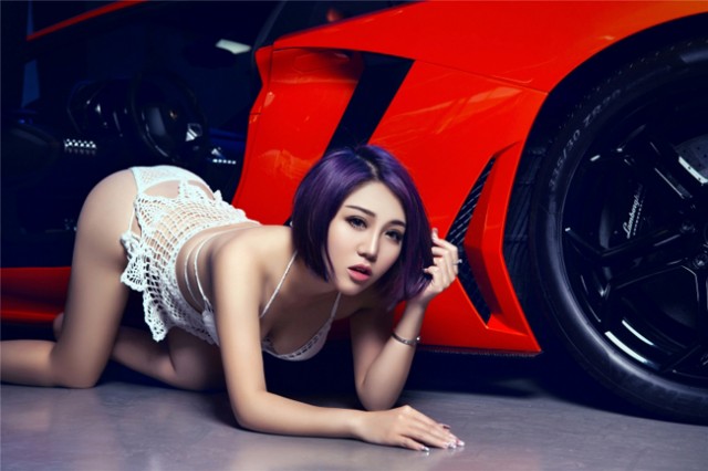 nguoi-mau-bikini-xe-lamborghini