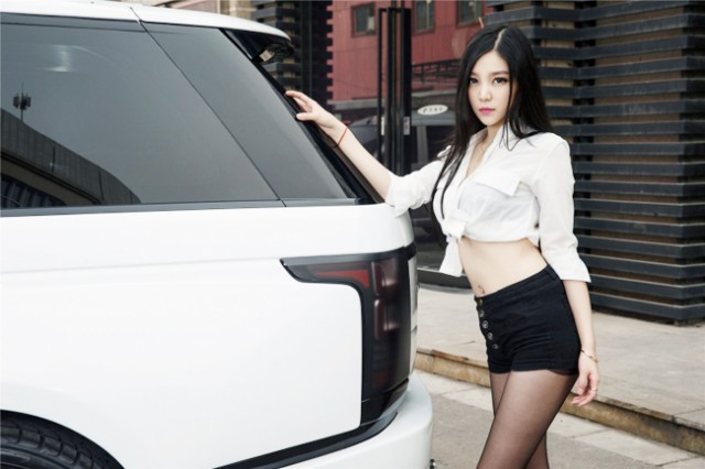 nguoi-mau-boc-lua-a-ben-range-rover