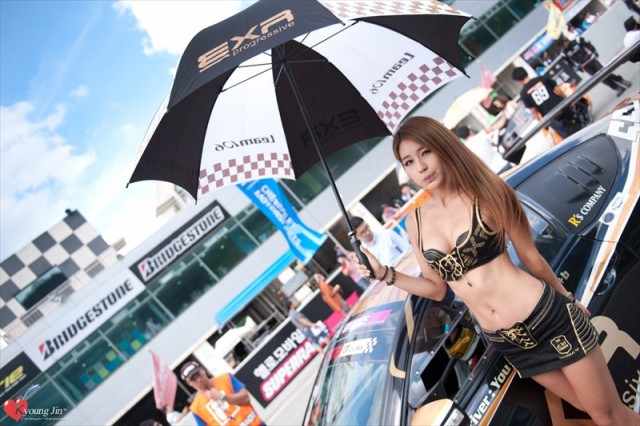 nguoi-mau-boc-lua-tren-duong-dua-2015