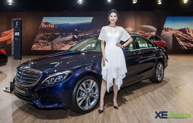 nguoi-mau-chan-dai-viet-nam-va-xe-mercedes