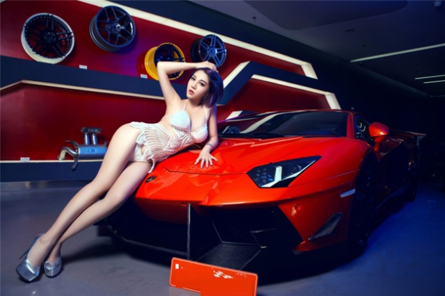 nguoi-mau-lamborghini-sexy