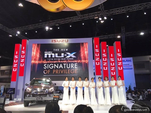 nguoi-mau-oto-thai-lan-va-xe-isuzu