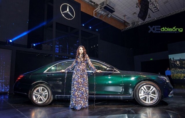 nguoi-mau-oto-viet-nam-ben-xe-mercedes-s450l
