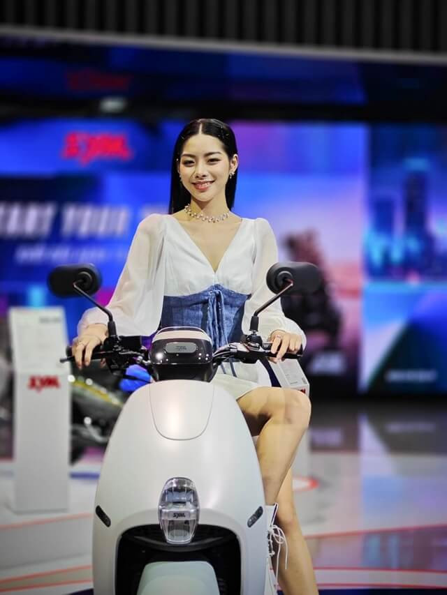 nguoi-mau-sym-vms-2024-goi-cam