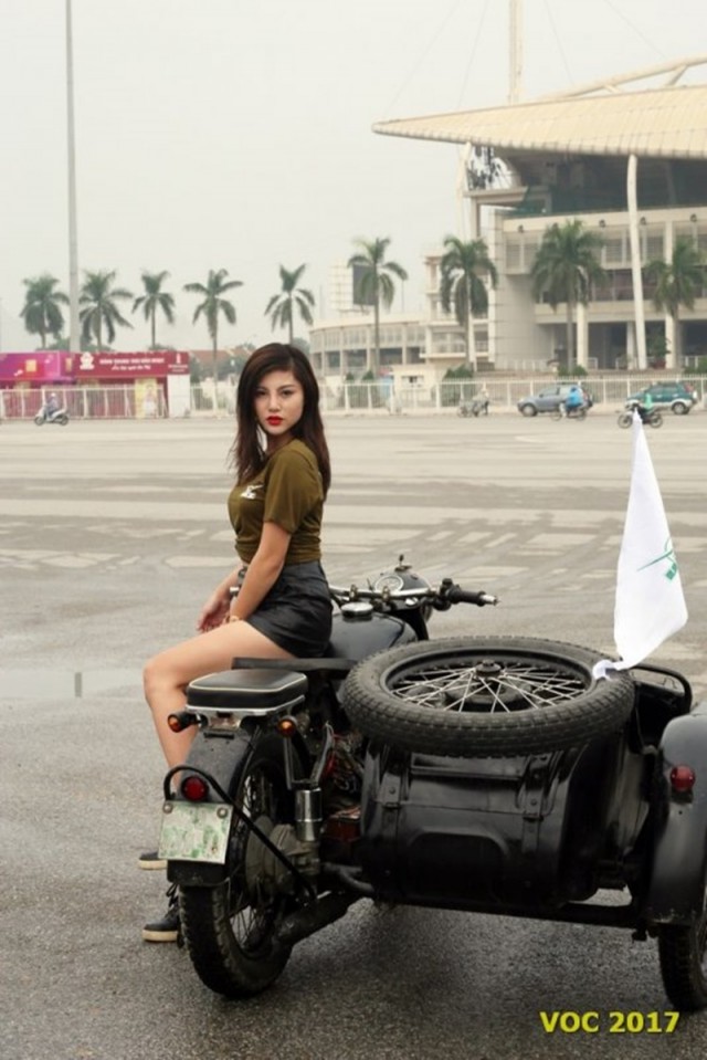 nguoi-mau-thu-gach-cua-team-uaz-tai-voc-2017