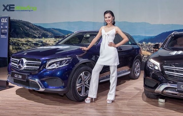 nguoi-mau-xe-hoi-viet-nam-va-xe-mercedes-glc-200