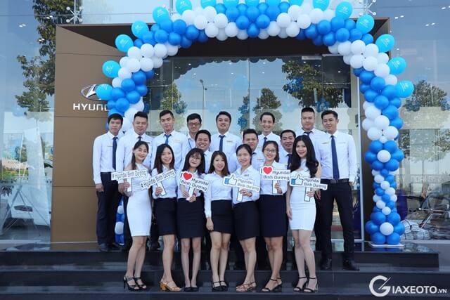 nhan-vien-tu-van-ban-hang-hyundai-binh-duong