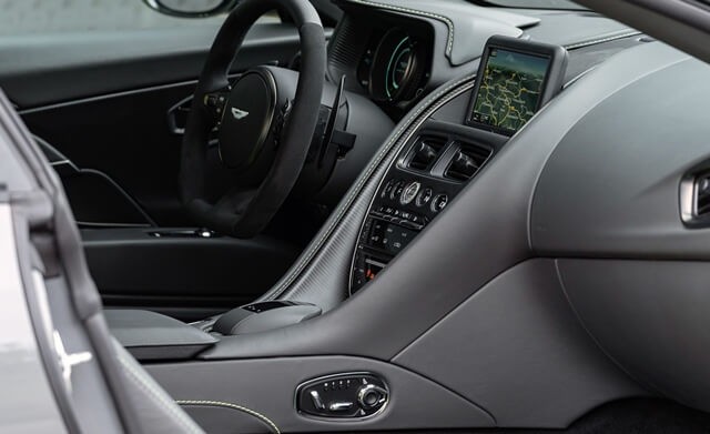 noi-that-khoang-lai-xe-aston-martin-db11