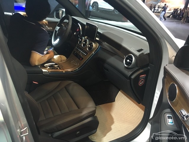 noi-that-khoang-lai-xe-mercedes-benz-glc-250-4matic