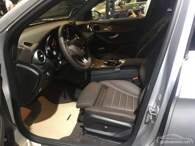noi-that-khoang-lai-xe-mercedes-glc-250