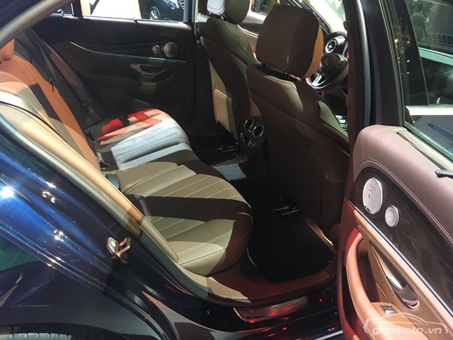 noi-that-khoang-sau-xe-mercedes-e250