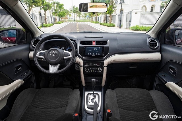 noi-that-xe-toyota-rush