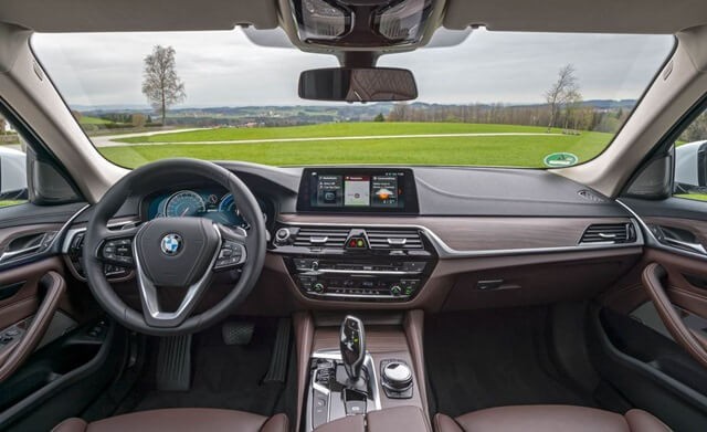 noi-that-xe-BMW-530e-plug-in-hybrid