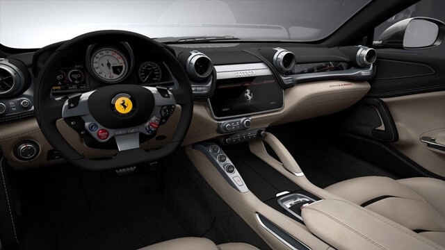 noi-that-xe-Ferrari-GTC4Lusso-T