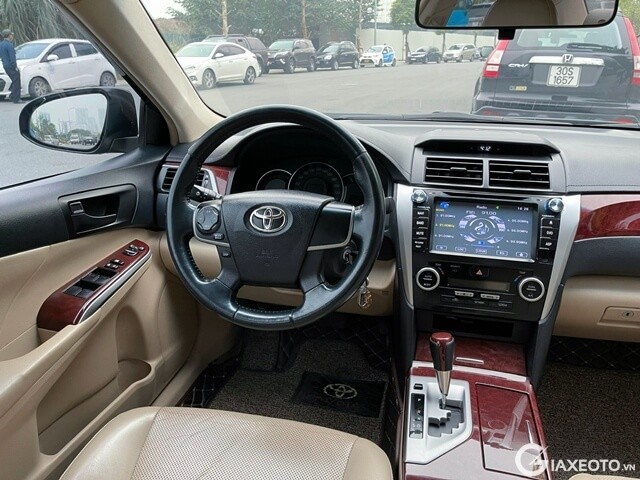 Giá xe Toyota Camry 25G 2013 phiên bản và đánh giá từ các chuyên gia