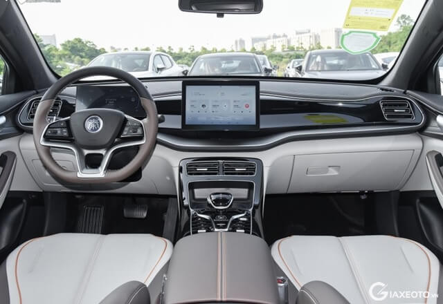 noi-that-xe-byd-qin-plus-ev