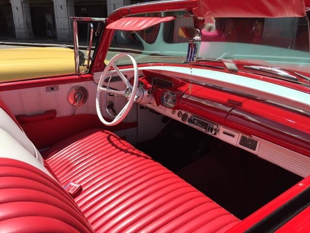 noi-that-xe-co-mercury-mau-do