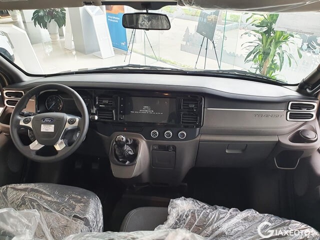 noi-that-xe-ford-transit-2023