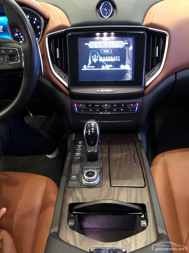 noi-that-xe-maserati-ghibli