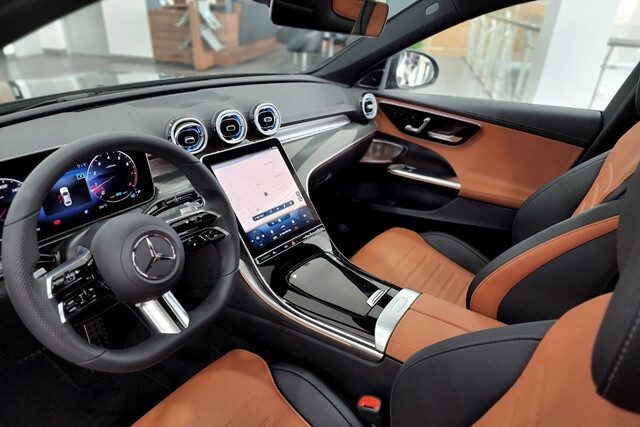 noi-that-xe-mercedes-amg-c300