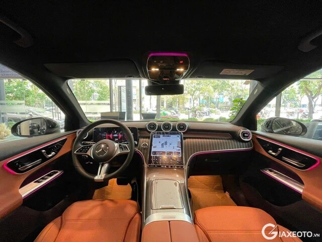 noi-that-xe-mercedes-benz-glc200-2024