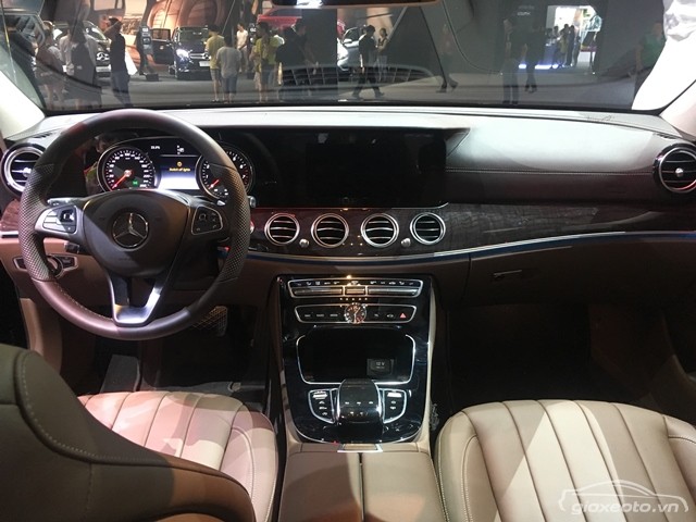 noi-that-xe-mercedes-e250