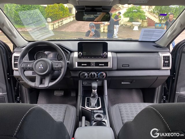 noi-that-xe-mitsubishi-triton-glx