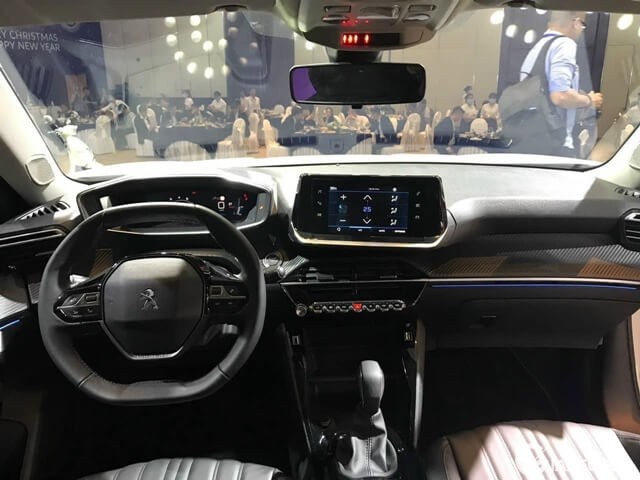 noi-that-xe-peugeot-2008-2023