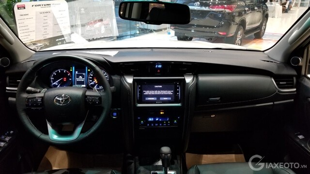 noi-that-xe-toyota-fortuner-4x2at-may-dau-so-tu-dong