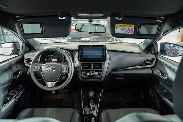 noi-that-xe-toyota-yaris-2024