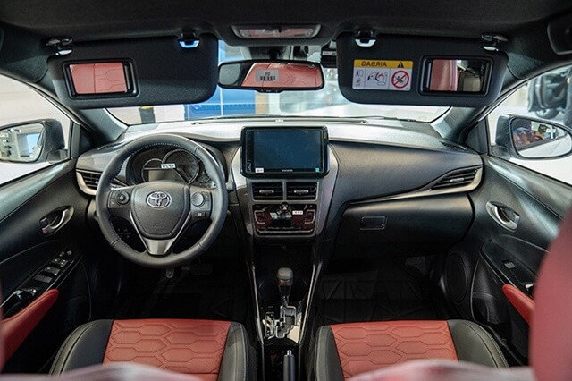 noi-that-xe-toyota-yaris-premium-2024
