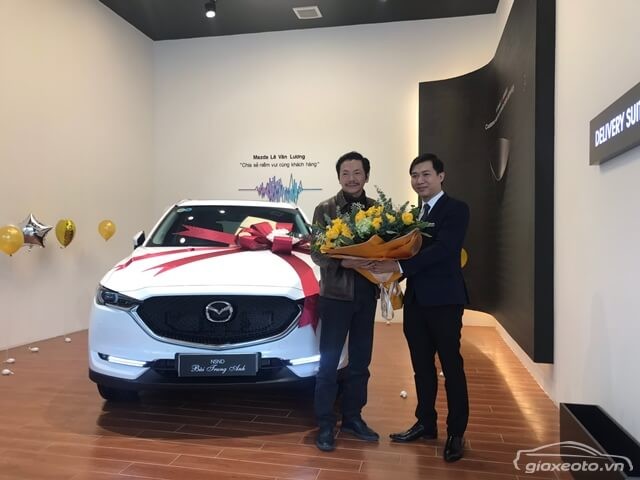 nsnd-trung-anh-ve-nha-di-con-mua-xe-mazda-cx5