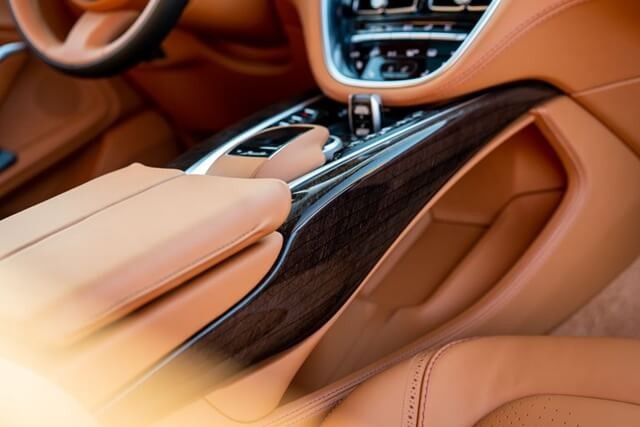 op-go-xe-aston-martin-dbx