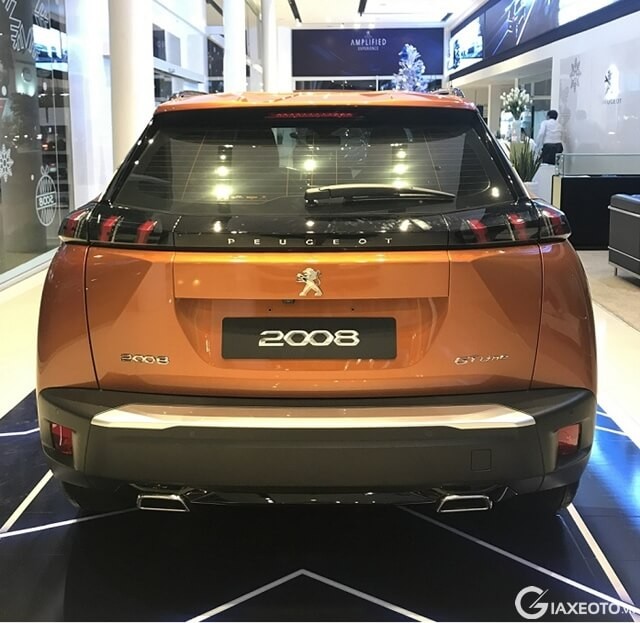 peugeot-2008-gt-line-2023-duoi-xe
