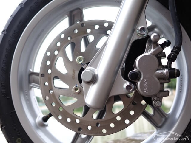 phanh-dia-truoc-xe-vinfast-klara