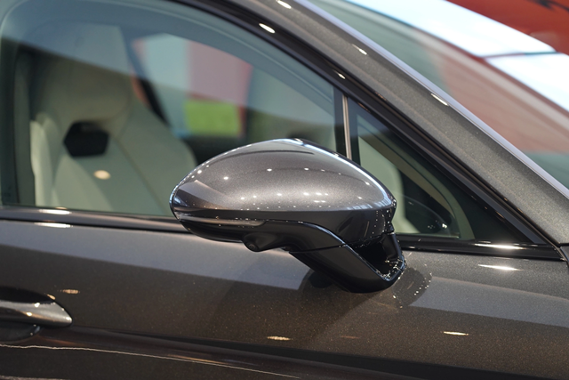 porsche-panamera-the-he-moi-guong-chieu-hau-ben-ngoai