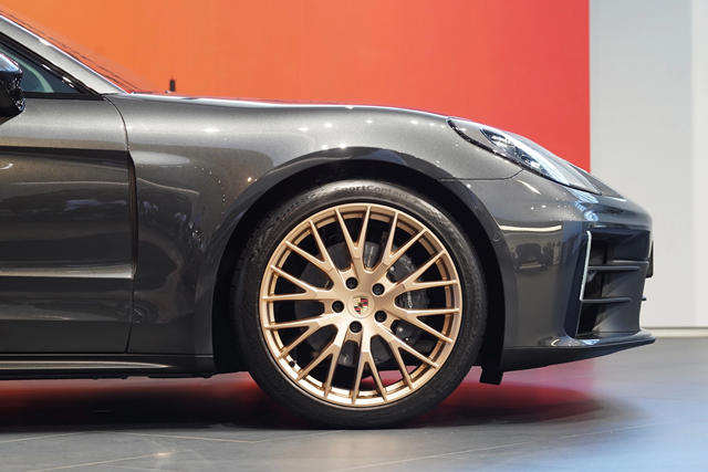 porsche-panamera-the-he-moi-la-zang