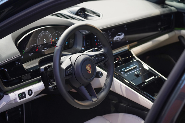 porsche-panamera-the-he-moi-noi-that-khoang-lai