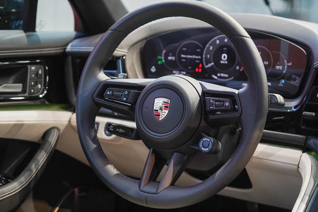 porsche-panamera-the-he-moi-vo-lang