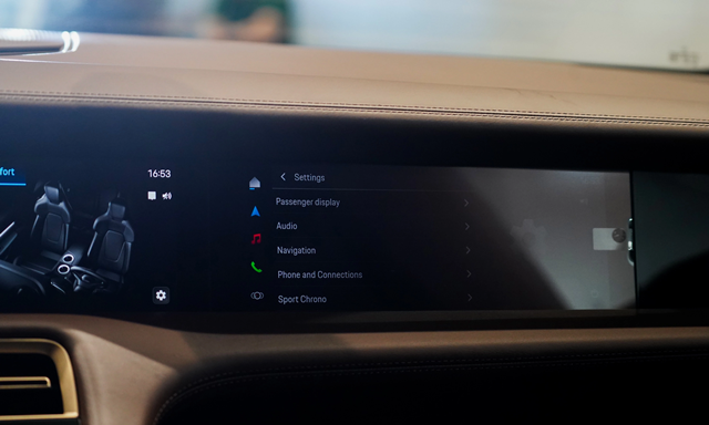 porsche-taycan-man-hinh-ghe-phu