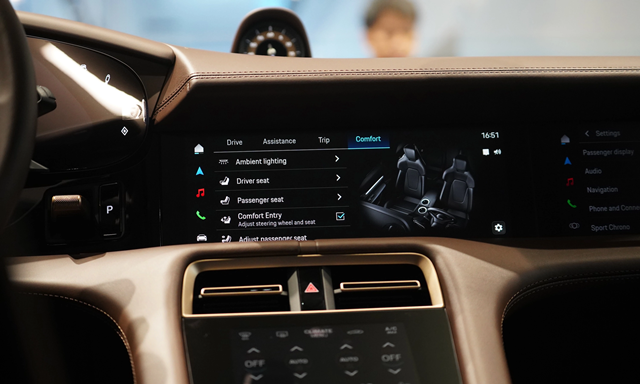 porsche-taycan-man-hinh-trung-tam-giai-tri