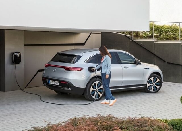 sac-dien-xe-mercedes-benz-eqc