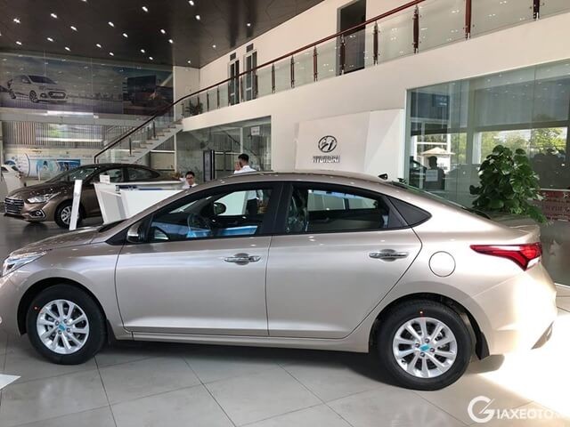 showroom-hyundai-le-van-luong