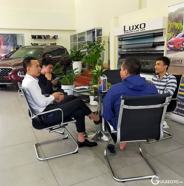 showroom-hyundai-pham-hung