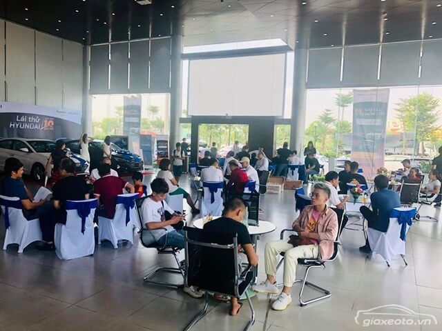 showroom-oto-hyundai-long-bien