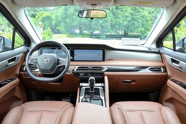 so-sanh-Haima-7X-va-toyota-innova-ve-noi-that