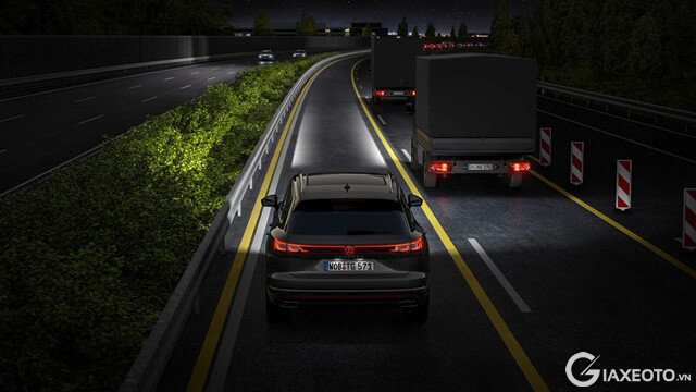 so-sanh-iq-light-cua-volkswagen-va-multibeam-cua-mercedes