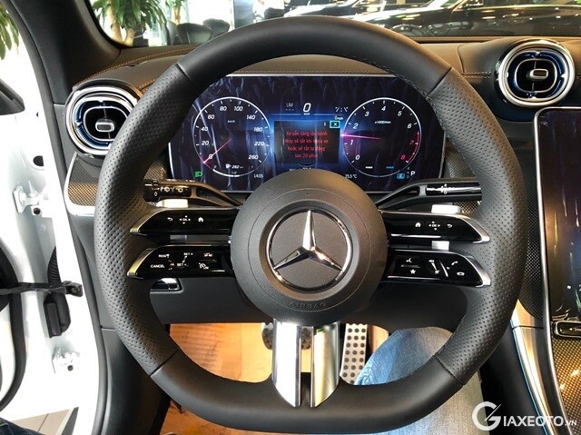 vo-lang-xe-mercedes-glc300-2024