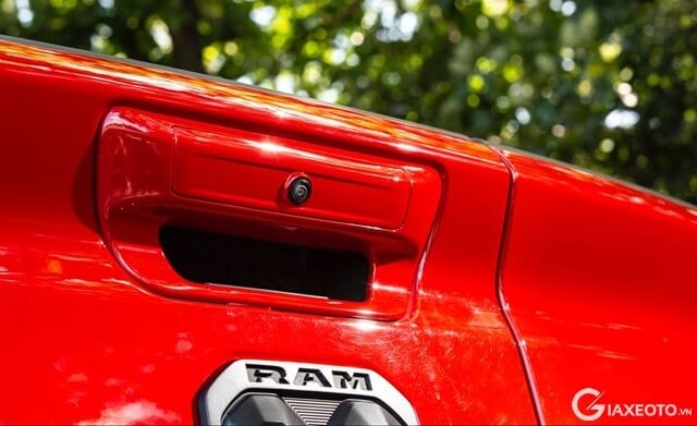 tay-mo-cop-sau-xe-ram-1500