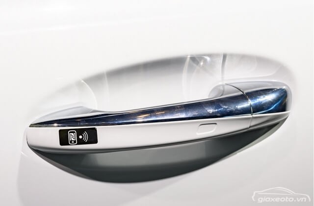 tay-nam-cua-ngoai-xe-mercedes-benz-glb200